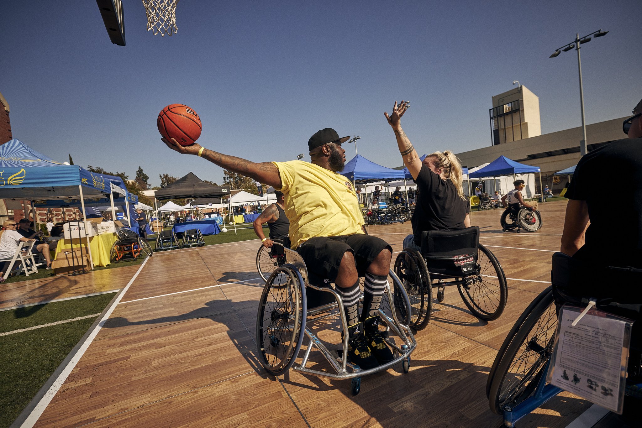 八冠王退出职业联赛 广州足协尊重准入规则.